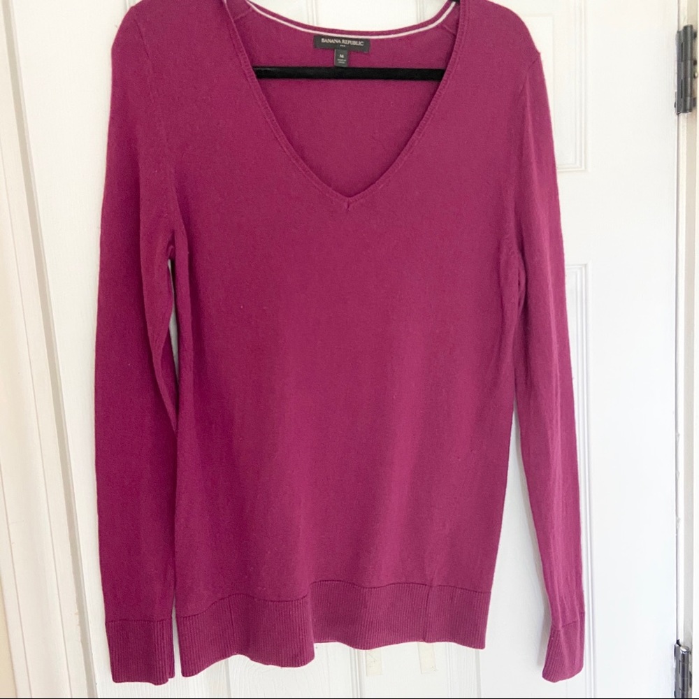 Banana Republic V Neck Knit Sweater - Size M
